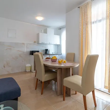 Apartament Slavisa *